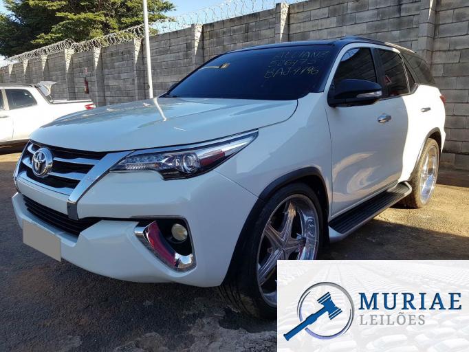 TOYOTA HILUX SW4 16/16