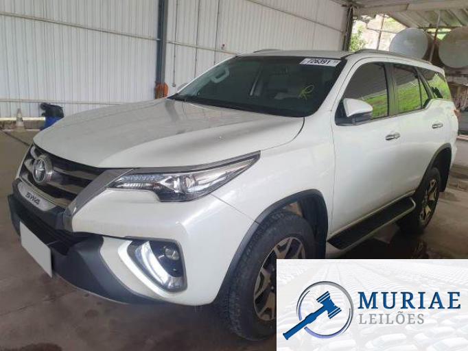TOYOTA HILUX SW4 19/19