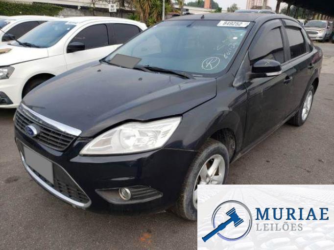 FORD FOCUS SEDAN 10/10