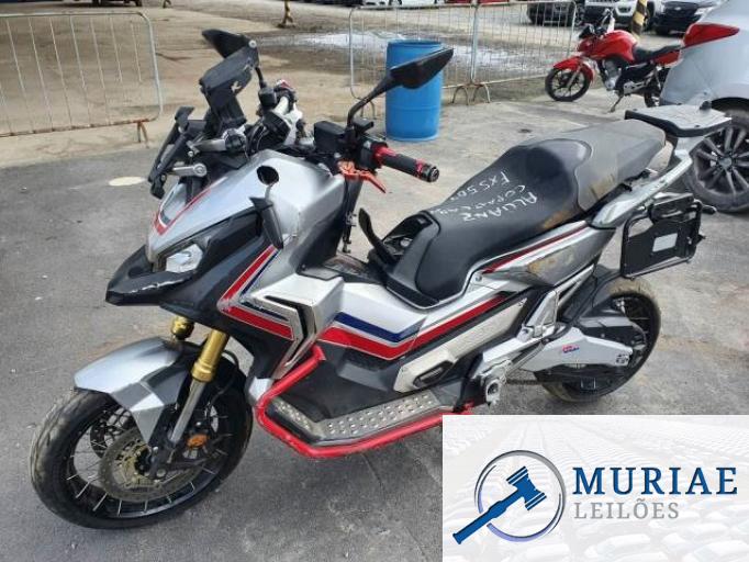 HONDA X-ADV 750 18/18